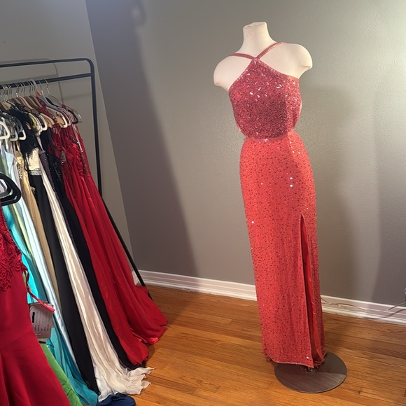 Crosslisted ***SOLD*** Coral “shrimp” pink, vintage, fully beaded - Picture 5 of 16